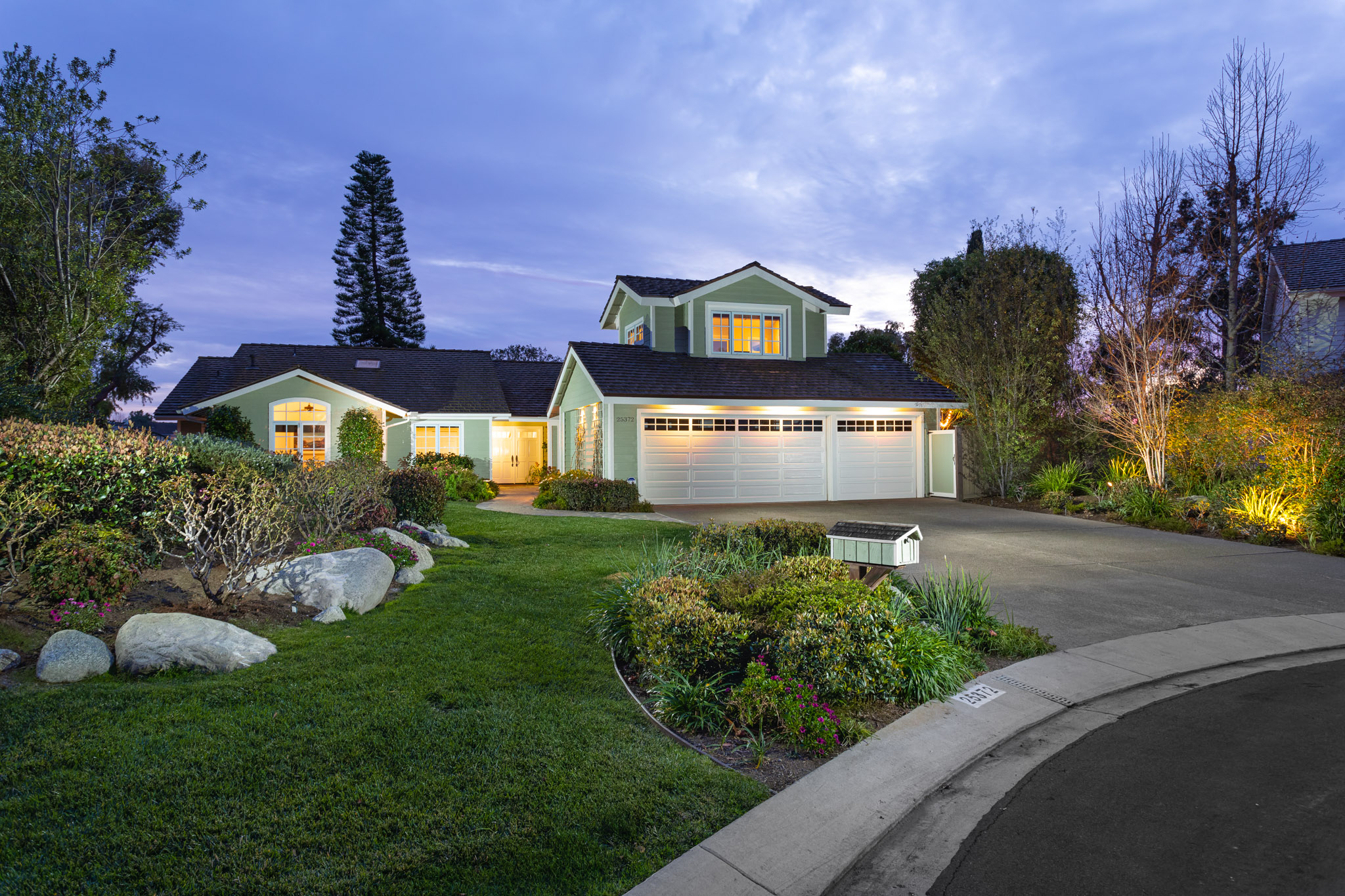 Modern home in Orange County, symbolizing the 2024 real estate market.