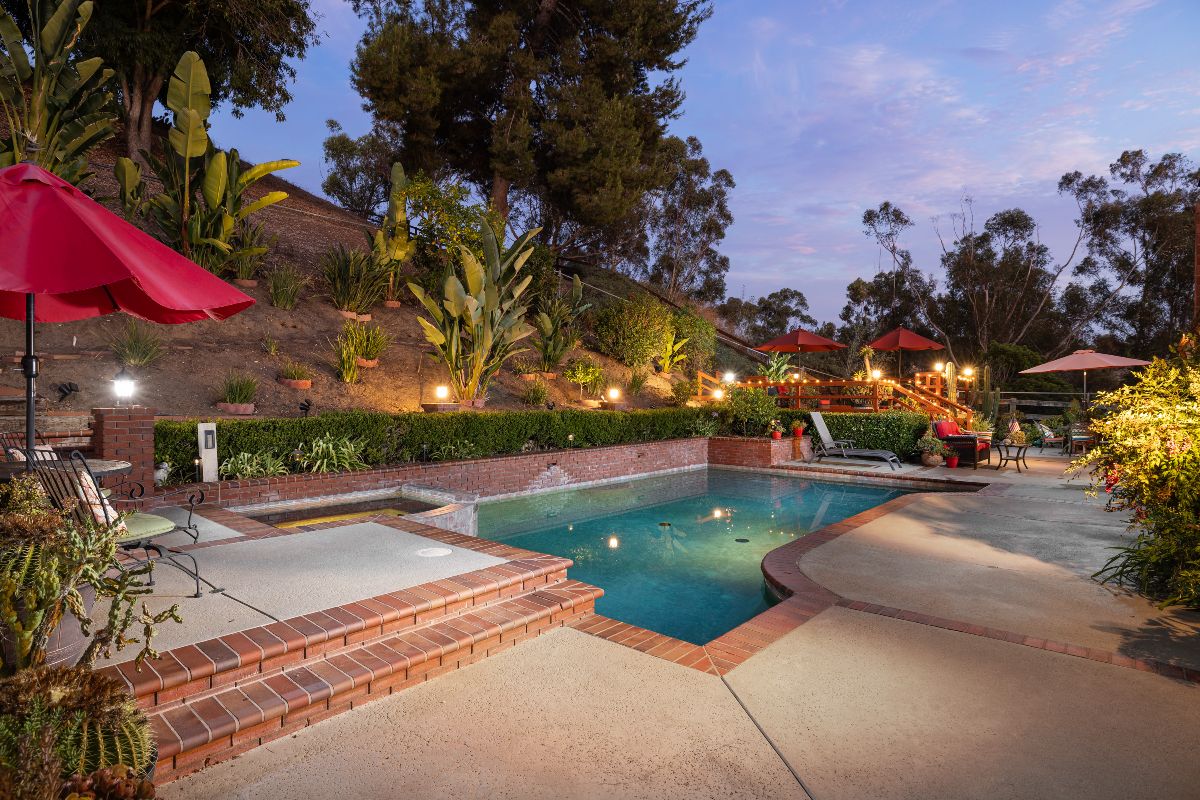 Resort-style backyard and pool in Orange County home listed by Brad Feldman Group