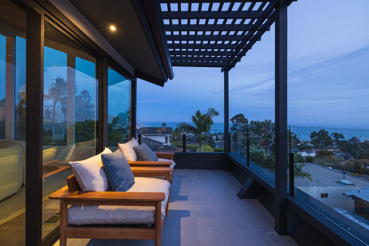 balcony with outdoor chairs at dusk with beautiful views of the ocean in Laguna Beach, at a sold listing from the Brad Feldman Group top buyers agents in Orange County