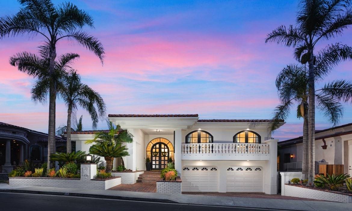 Front exterior of the Dana Point luxury home sold at the right time by top local Realtors Brad Feldman