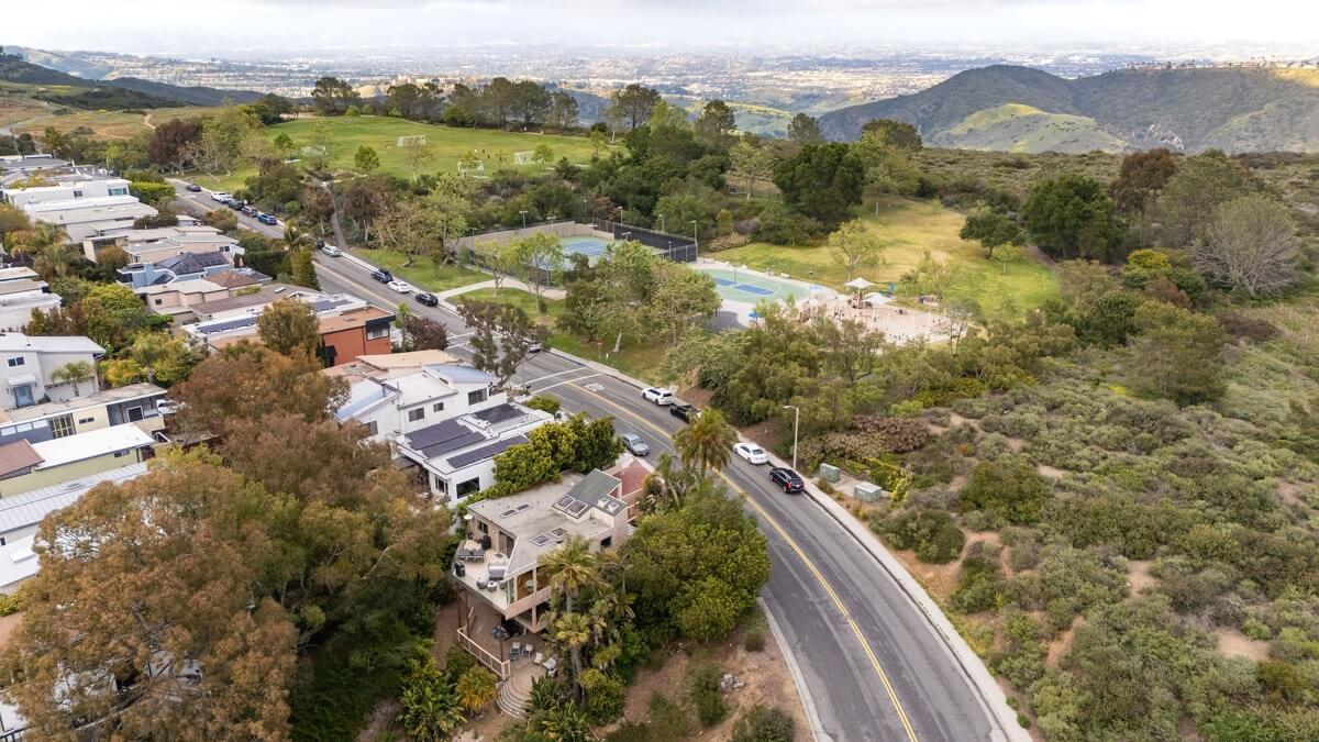 Brad Feldman Group Top Laguna Beach Realtor 865 Balboa Ave 55