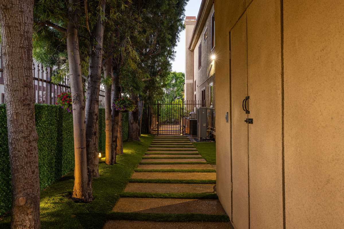 Brad Feldman Group Top Laguna Hills Realtor 25281 Derbyhill Dr web 34