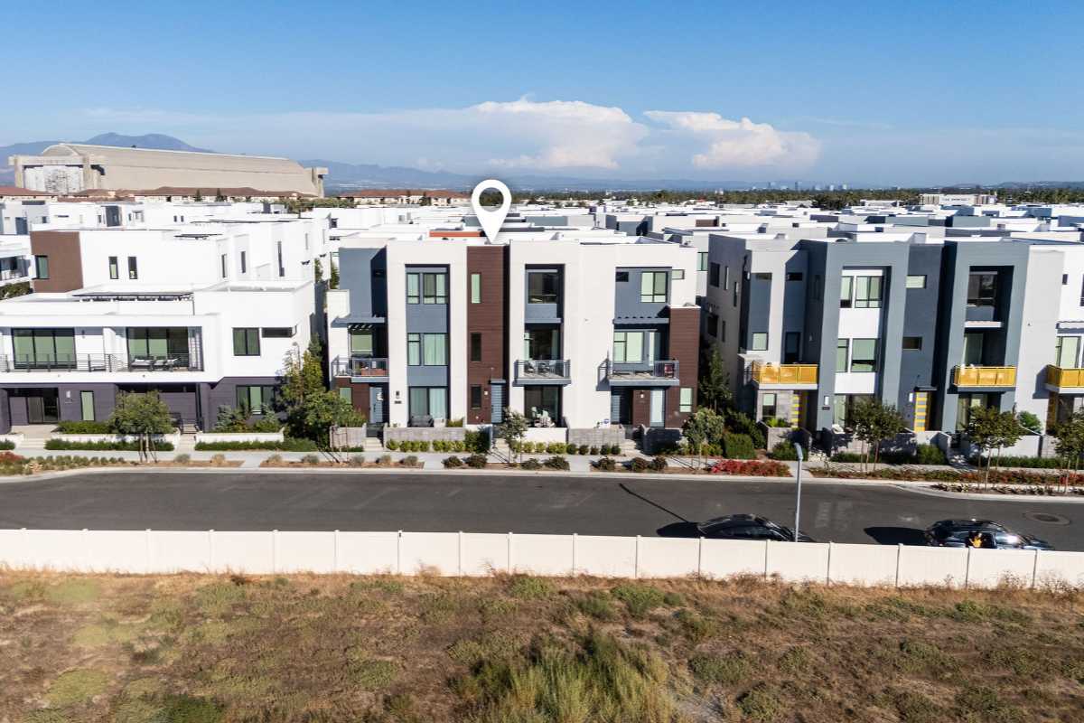 Brad Feldman Group Top Tustin Realtor 16328 Helber Way web 18