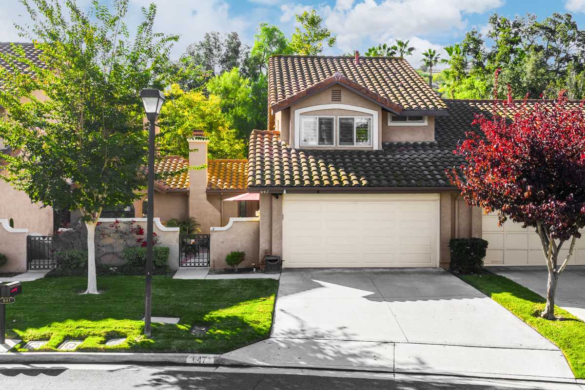 Brad Feldman Group Top Anaheim Realtor 647 S Iron Horse Ln web 01