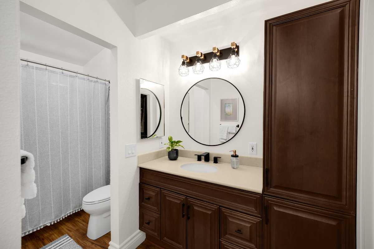 Brad Feldman Group Top Anaheim Realtor 647 S Iron Horse Ln web 10