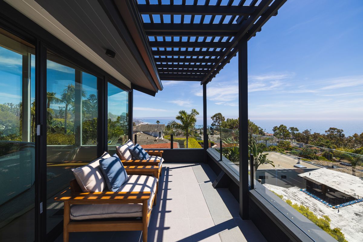 Outdoor deck with ocean views in Laguna Beach, sold by the best real estate agents Brad Feldman Group