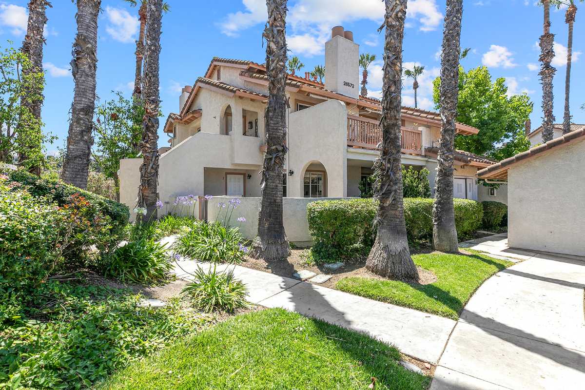 Brad Feldman Group Top Laguna Hills Realtor 26572 Las Palmas Unit 2 web 01