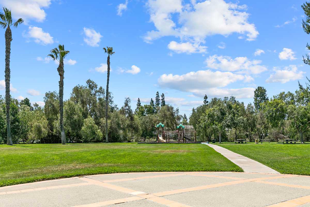 Brad Feldman Group Top Laguna Hills Realtor 26572 Las Palmas Unit 2 web 24